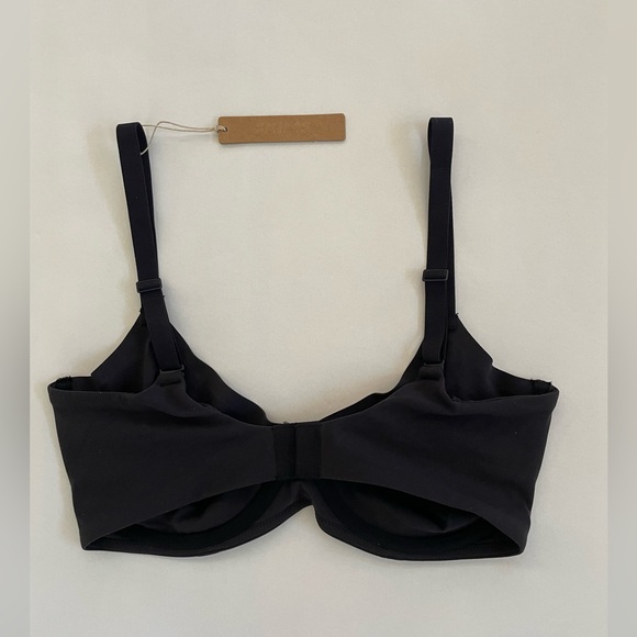 SKIMS Fits Everybody unlined Demi Bra - Picture 3 of 6